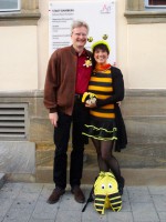 Reinhold Burger und Ilona Munique vor dem Rathaus Bamberg