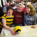 Glückliches Sit-in, Ilona, Sieghard Tschofen und Birgit Dietz im Spezial nach der Bau- und Werksenatssitzung am 06.05.2015 mit TOP 8 zur Bienen-InfoWabe von Bienen-leben-in-Bamberg.de