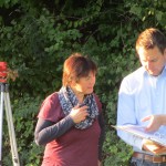 Gespräch zum Baubeginn der Bienen-InfoWabe mit Munique und Knimkowski