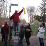 Hartmut Held enthüllt ehrenhalber den Bienenweg in Bamberg
