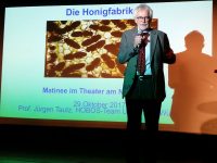 Vortragender Prof. Dr. Jürgen Tautz "Die Honigfabrik"