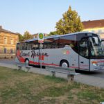 Bus der Reisegruppe am Schillerplatz