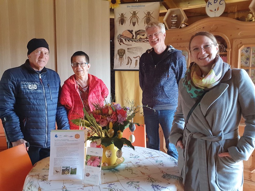 Sonntagsöffnung mit Saisonstart der Bienen-InfoWabe 2023; Besuch von Bienenpatin Michaela Brehm, Anne Zirkel und Bienenpate Hans Zirkel