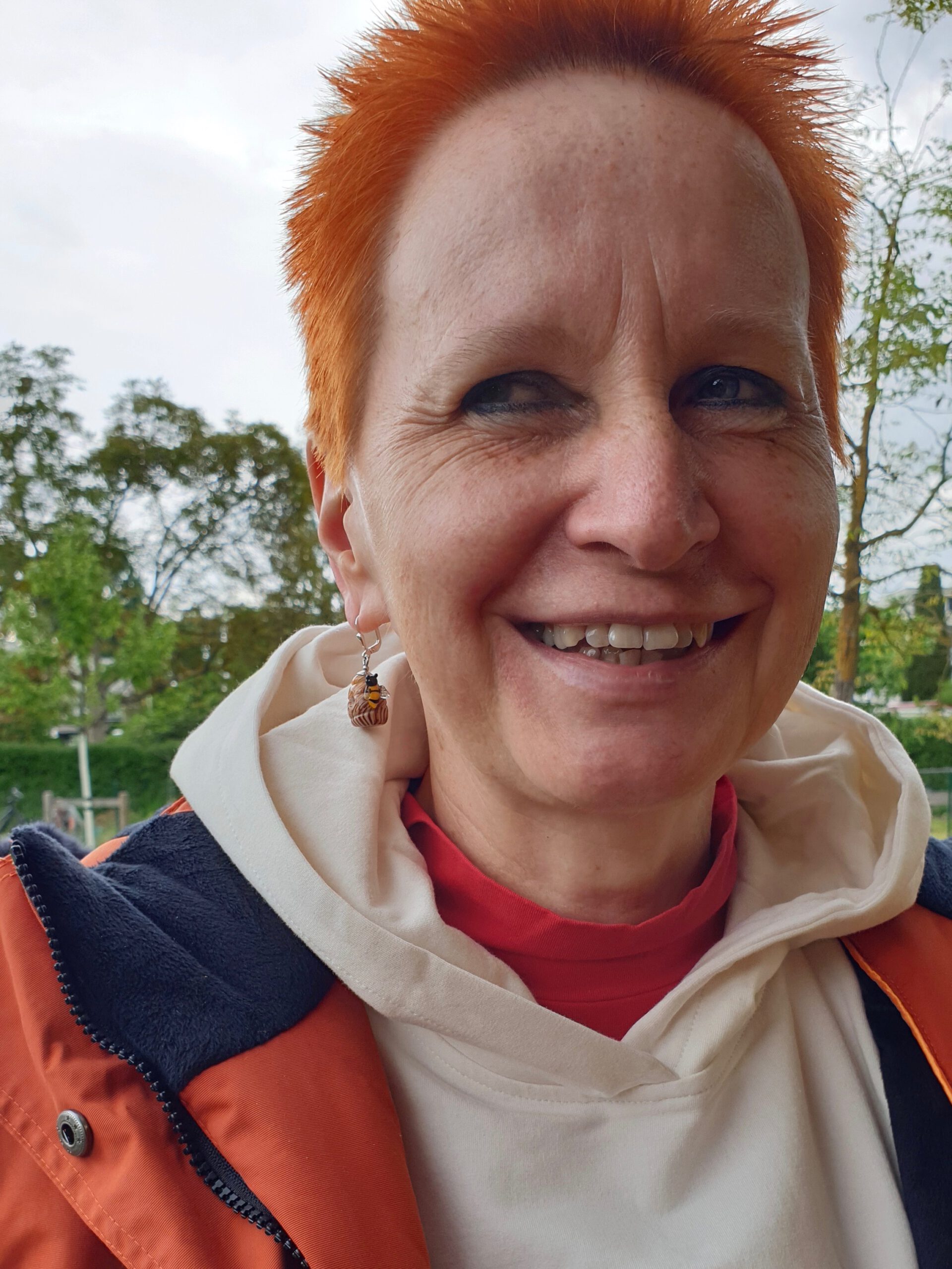 Diana Martin, Bienenführung für Bienenpartin Diana Martin mit Siemens Healthineers IST-Team Erlangen