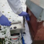 Varroabekämpfung durch Oxalsäurebehandlung mittels Sublimation ("Verdampfen") / Reinhold Burger, Bienen-leben-in-Bamberg.de am 29.11.2023