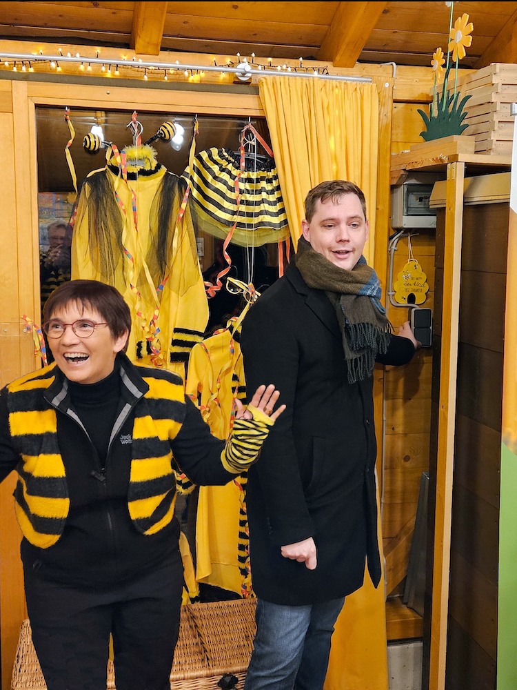 Bürgermeister Jonas Glüsenkamp / Dankesfeier für Unterstützer von Gartenhaus und PVA an der Bienen-InfoWabe, 02.02.2024