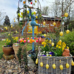 Osterbrunnen an der Bienen-InfoWabe im ERBA-Park, Bienenweg 1