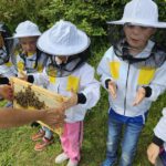Grundschule Strullendorf, Klasse 1/2f zum Schulbienen-Unterricht in der Bienen-InfoWabe, Bienen-leben-in-Bamberg.de