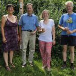 Preisübergabe an Mitglieder vom Team "Bienen-leben-in-Bamberg.de" vom Stadtradeln 2024 / 1. Preis an Bernhard Gonska, Sonderpreis an Sonja Zenk