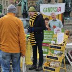 Imkerei Reinhold Burger / Ilona Munique (Bienen-leben-in-Bamberg.de)am Traditionellen Bamberger Honigmarkt am Faschingsdienstag 2025 / Bienen-leben-in-Bamberg.de