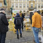 Imkerei Reinhold Burger / Ilona Munique (Bienen-leben-in-Bamberg.de)am Traditionellen Bamberger Honigmarkt am Faschingsdienstag 2025 / Bienen-leben-in-Bamberg.de