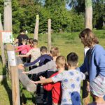 Rupprechtschule Bamberg, 1.-3. Klasse (Lesepatengruppe) in Koop. Carithek/Freiwilligenzentrum zum Schulbienen-Unterricht in der Bienen-InfoWabe, Bienen-leben-in-Bamberg.de