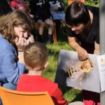 Rupprechtschule Bamberg, 1.-3. Klasse (Lesepatengruppe) in Koop. Carithek/Freiwilligenzentrum zum Schulbienen-Unterricht in der Bienen-InfoWabe, Bienen-leben-in-Bamberg.de