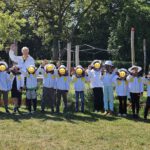 Rupprechtschule Bamberg, 1.-3. Klasse (Lesepatengruppe) in Koop. Carithek/Freiwilligenzentrum zum Schulbienen-Unterricht in der Bienen-InfoWabe, Bienen-leben-in-Bamberg.de