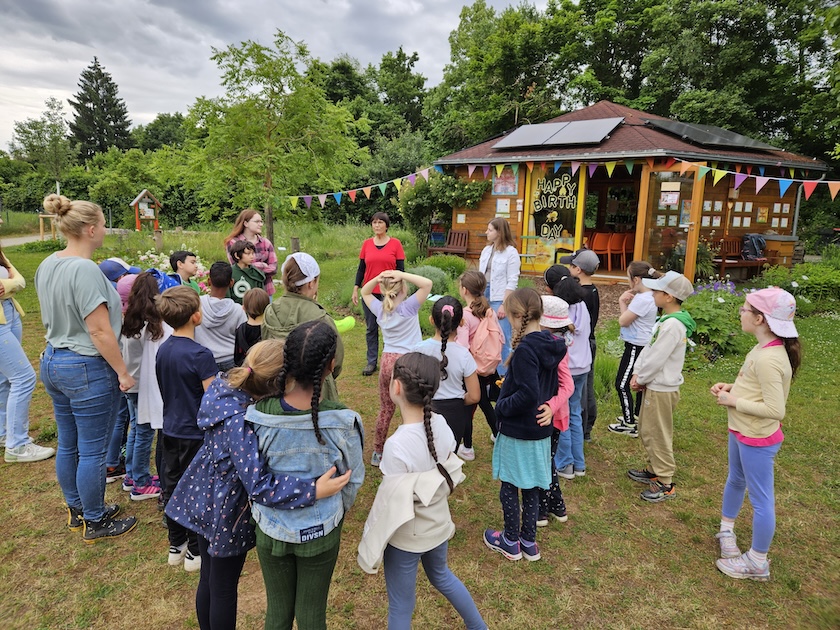 Rupprecht-Grundschule Bamberg, Klasse 2c zum Schulbienen-Unterricht / Schulbienenführung in der Bienen-InfoWabe, Bienen-leben-in-Bamberg.de