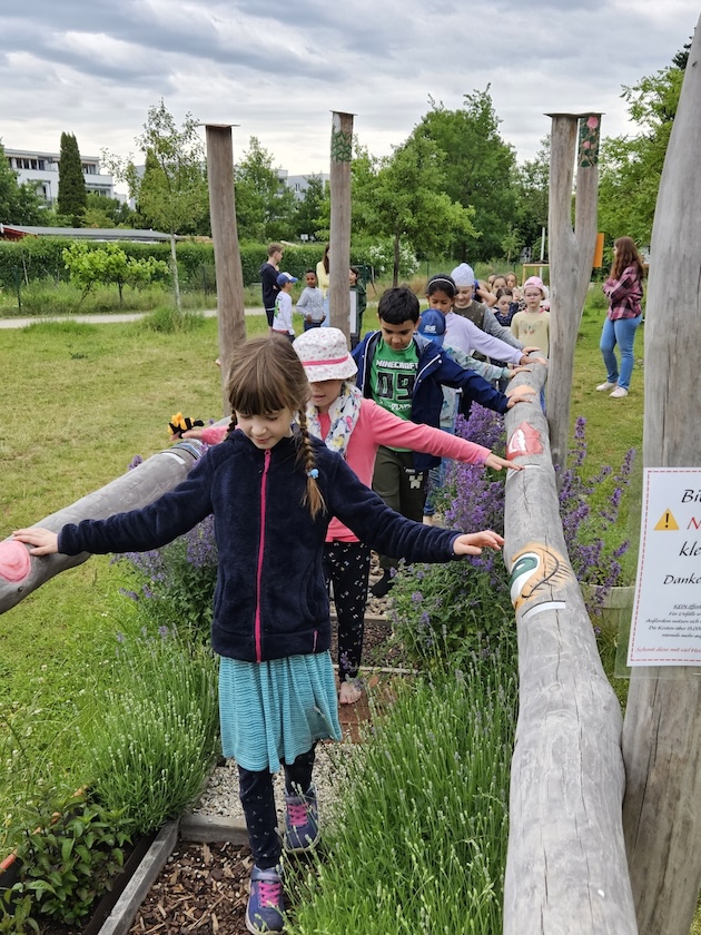 Rupprecht-Grundschule Bamberg, Klasse 2c zum Schulbienen-Unterricht / Schulbienenführung in der Bienen-InfoWabe, Bienen-leben-in-Bamberg.de