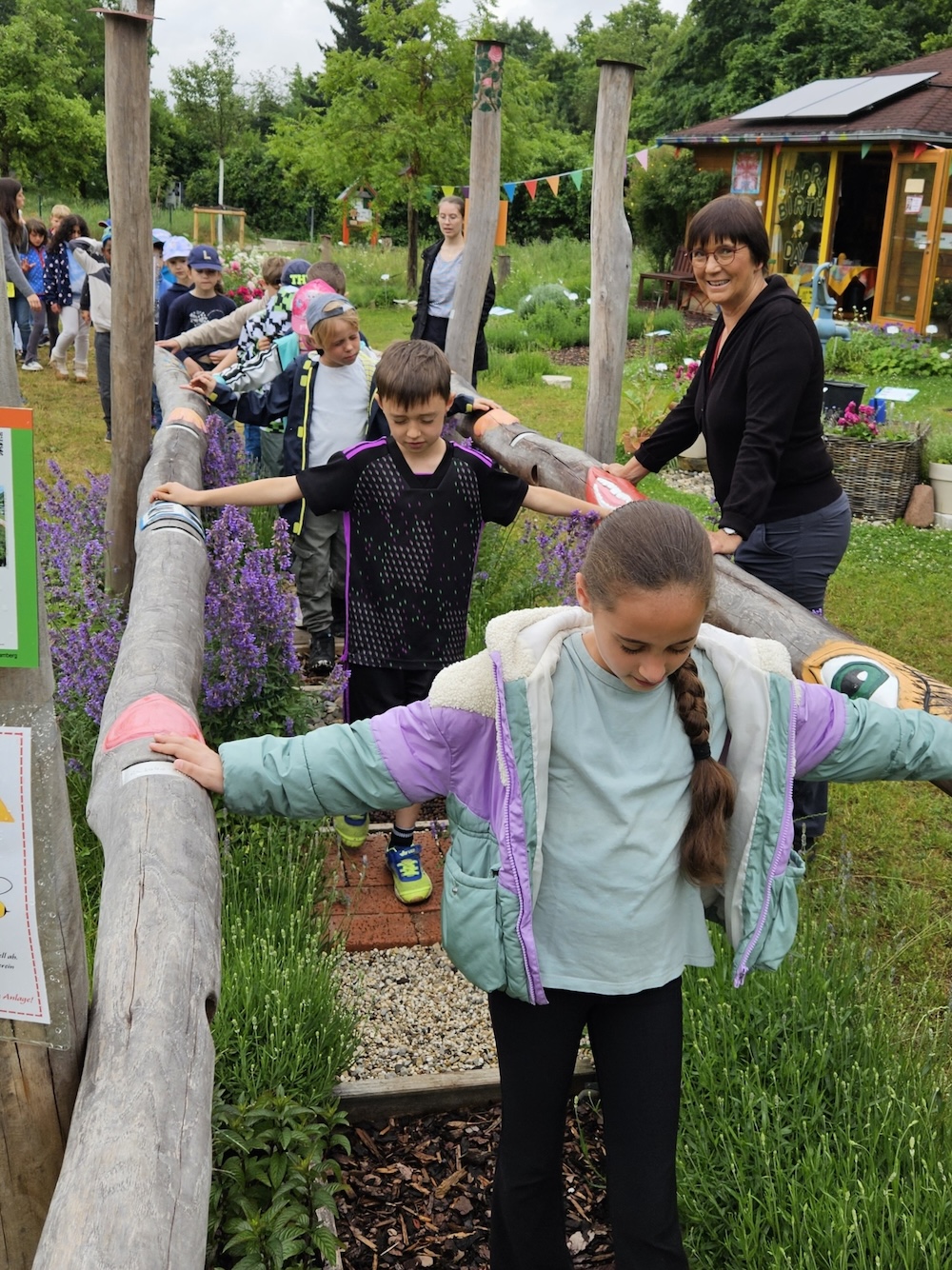 Rupprecht-Grundschule Bamberg, Klasse 2b zum Schulbienen-Unterricht / Schulbienenführung in der Bienen-InfoWabe, Bienen-leben-in-Bamberg.de