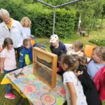Grundschule Scheßlitz, Klasse 2b zum Schulbienen-Unterricht / Schulbienenführung in der Bienen-InfoWabe, Bienen-leben-in-Bamberg.de