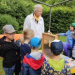 Domschule Bamberg, Klasse 2a zum Schulbienen-Unterricht / Schulbienenführung in der Bienen-InfoWabe, Bienen-leben-in-Bamberg.de