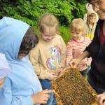 Rupprecht-Grundschule Bamberg, Klasse 2b zum Schulbienen-Unterricht / Schulbienenführung in der Bienen-InfoWabe, Bienen-leben-in-Bamberg.de