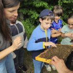 Rupprecht-Grundschule Bamberg, Klasse 2b zum Schulbienen-Unterricht / Schulbienenführung in der Bienen-InfoWabe, Bienen-leben-in-Bamberg.de