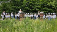 Domschule Bamberg, Klasse 2a zum Schulbienen-Unterricht / Schulbienenführung in der Bienen-InfoWabe, Bienen-leben-in-Bamberg.de