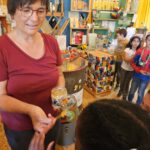 Rupprecht-Grundschule Bamberg, Klasse 2a zum Schulbienen-Unterricht / Schulbienenführung in der Bienen-InfoWabe, Bienen-leben-in-Bamberg.de
