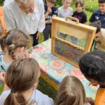 Rupprecht-Grundschule Bamberg, Klasse 2a zum Schulbienen-Unterricht / Schulbienenführung in der Bienen-InfoWabe, Bienen-leben-in-Bamberg.de