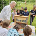 Rupprecht-Grundschule Bamberg, Klasse 2a zum Schulbienen-Unterricht / Schulbienenführung in der Bienen-InfoWabe, Bienen-leben-in-Bamberg.de