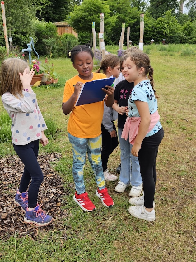 Rupprecht-Grundschule Bamberg, Klasse 2a zum Schulbienen-Unterricht / Schulbienenführung in der Bienen-InfoWabe, Bienen-leben-in-Bamberg.de