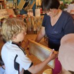 Schulbienenführung / Schulbienen-Unterricht im Ferienprogramm für den Offenen Ganztag (OGS) Grundschule Gaustadt. / Initiative Bienen-leben-in-Bamberg.de