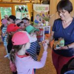 Schulbienenführung / Schulbienen-Unterricht im Ferienprogramm für den Offenen Ganztag (OGS) Grundschule Gaustadt. / Initiative Bienen-leben-in-Bamberg.de