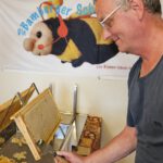 Verarbeitung der Honigernte Bienenweg 2025, Sondertermin Honigernte- und Schleudertage (Bienen-leben-in-Bamberg.de)