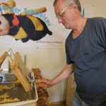 Verarbeitung der Honigernte Bienenweg 2025, Sondertermin Honigernte- und Schleudertage (Bienen-leben-in-Bamberg.de)