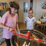 Verarbeitung der Honigernte Bienenweg 2025, Sondertermin Honigernte- und Schleudertage (Bienen-leben-in-Bamberg.de)