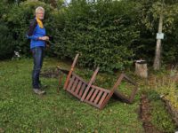 Die kaputte Bank wird abgebaut
