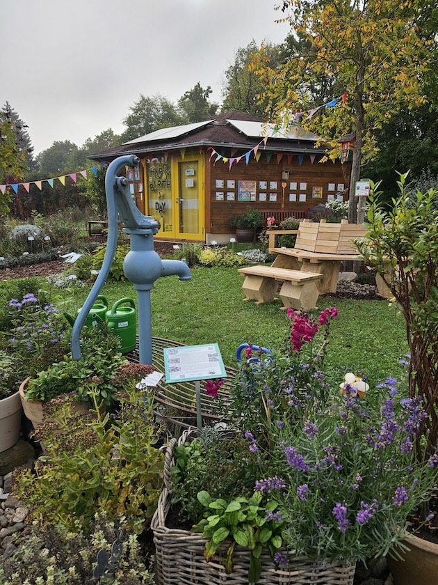 Pumpbrunnen im Bienengarten, Bienenweg 1, 96047 Bamberg (Erba-Park)