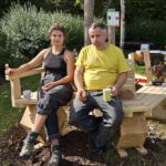 Installation der Sitzbänke im Bamberger Bienengarten an der Blasenesche am 04.09.2025 (Ausführung: Klara und Thomas Gröhling)