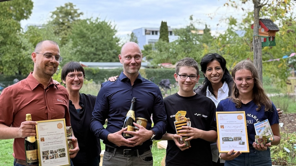 Graf-Stauffenberg-Schulen (Wirtschaftsschule und Realschule) als Preisträger "Honiggold" (1. Preis) Bienenstadt-Bamberg-Umweltpreis 2025 (BBU25). Foto: Sebastian Martins Niedermaier
