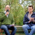 Podiumsmoderator Sebastian Zink anlässlich "Das etwas andere Erntedankfest" am 12.10.2025 in der Bio-Gärtnerei Niedermaier mit Gastgeber KEB, Katholische Erwachsenenbildung BA-FO-ERH, Foto: Heinrich Kolb, Bamberg
