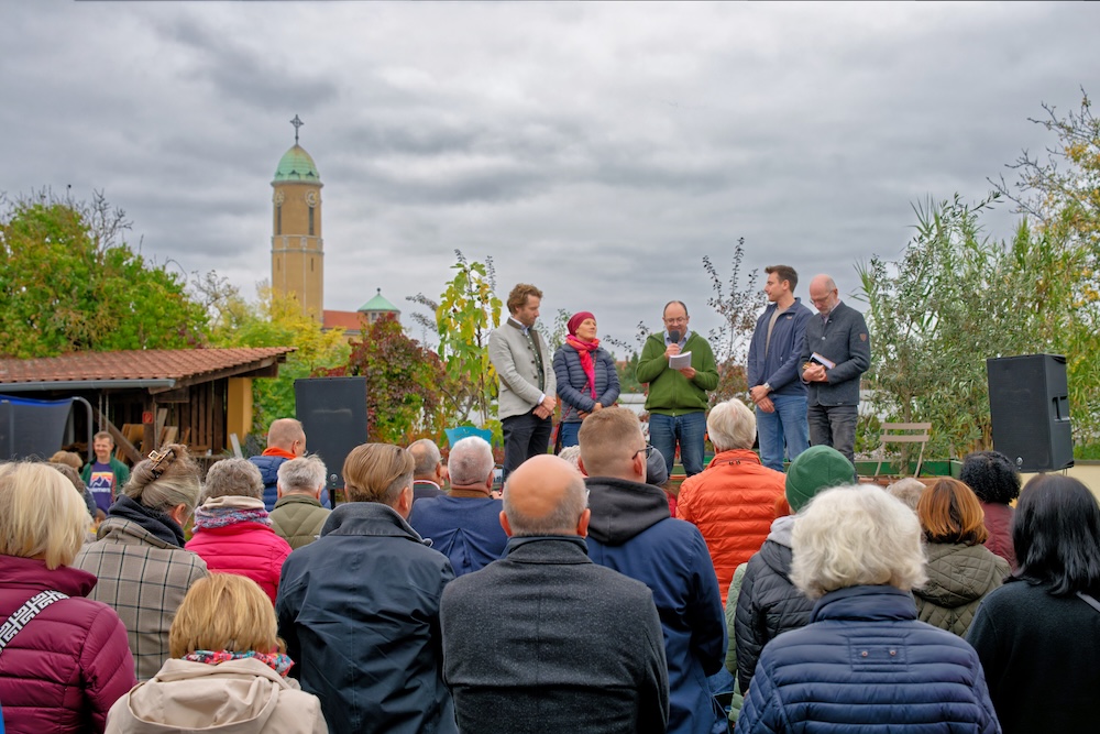 Segen anlässlich "Das etwas andere Erntedankfest" am 12.10.2025 in der Bio-Gärtnerei Niedermaier mit Gastgeber KEB, Katholische Erwachsenenbildung BA-FO-ERH, Foto: Heinrich Kolb, Bamberg