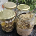 Grillanzünder aus Holzwolle und Altwachs