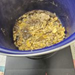 Grillanzünder aus Holzwolle und Altwachs