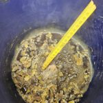 Grillanzünder aus Holzwolle und Altwachs