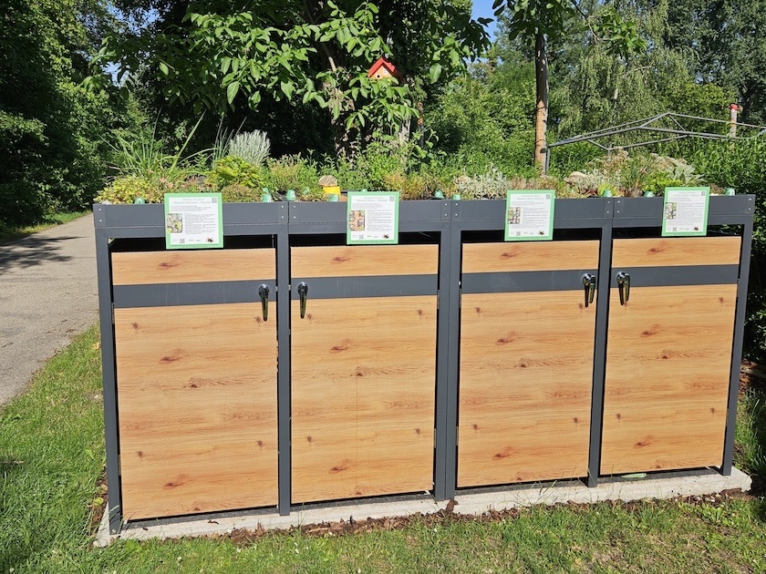 Pflanzdächer, Gartenboxen an der Bienen-InfoWabe