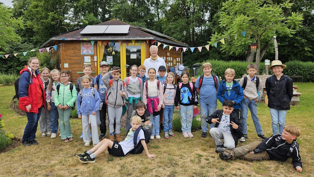 Grundschule Forchheim-Reuth, Klasse 3a zum Schulbienen-Unterricht / Schulbienenführung in der Bienen-InfoWabe, Bienen-leben-in-Bamberg.de