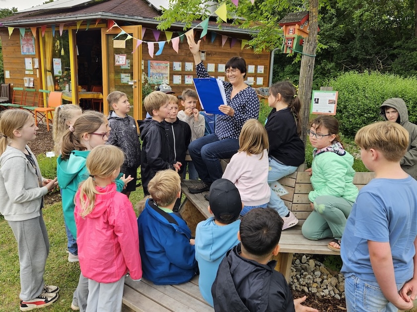 Grundschule Forchheim-Reuth, Klasse 3a zum Schulbienen-Unterricht / Schulbienenführung in der Bienen-InfoWabe, Bienen-leben-in-Bamberg.de