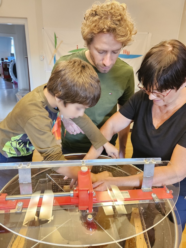 Honigverarbeitung des Bamberger Lagenhonig vom Standort "Bio-Gärtnerei" mit Familie Niedermaier