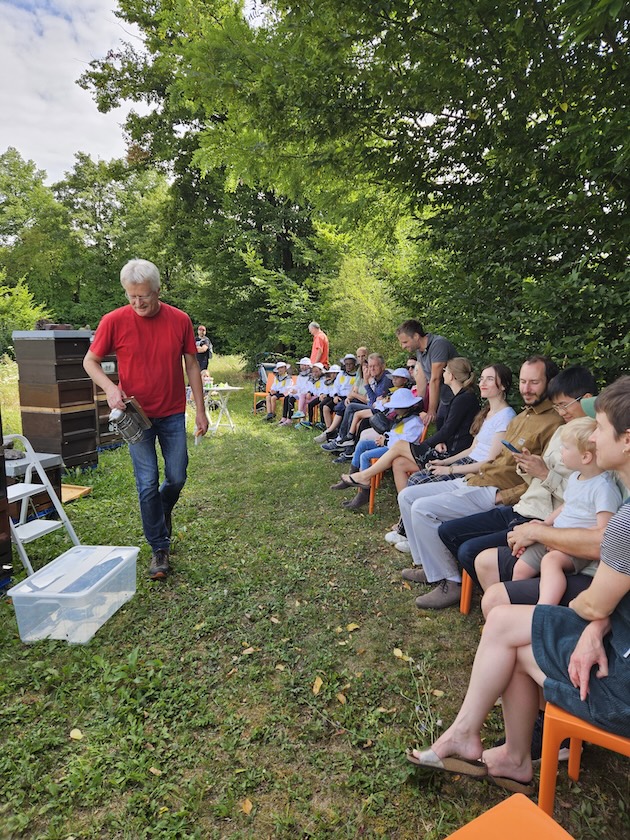 Öffentliche Honigernte zur BIWa-Sonntagsöffnung am Bienenweg in Bamberg / Iniative Bienen-leben-in-Bamberg.de
