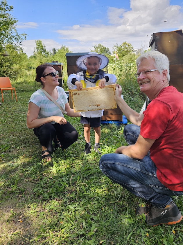 Öffentliche Honigernte zur BIWa-Sonntagsöffnung am Bienenweg in Bamberg / Iniative Bienen-leben-in-Bamberg.de